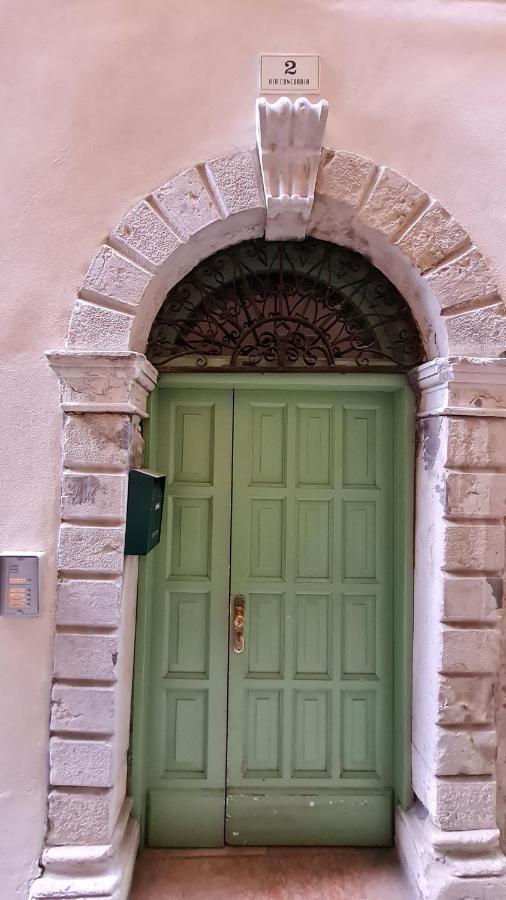 Appartamento Sunrise - Centro Storico N2 ريفا ديل غاردا المظهر الخارجي الصورة
